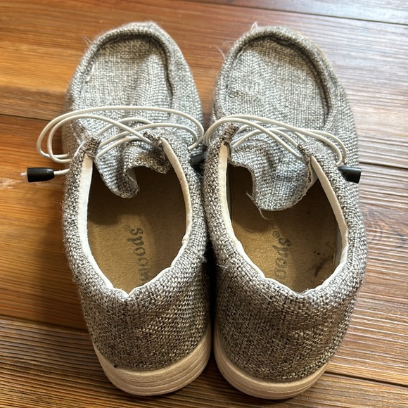 Outwoods Women’s Slip on Shoes // Size 8 - Picture 3 of 4